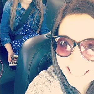 Meet your Posher, Casey